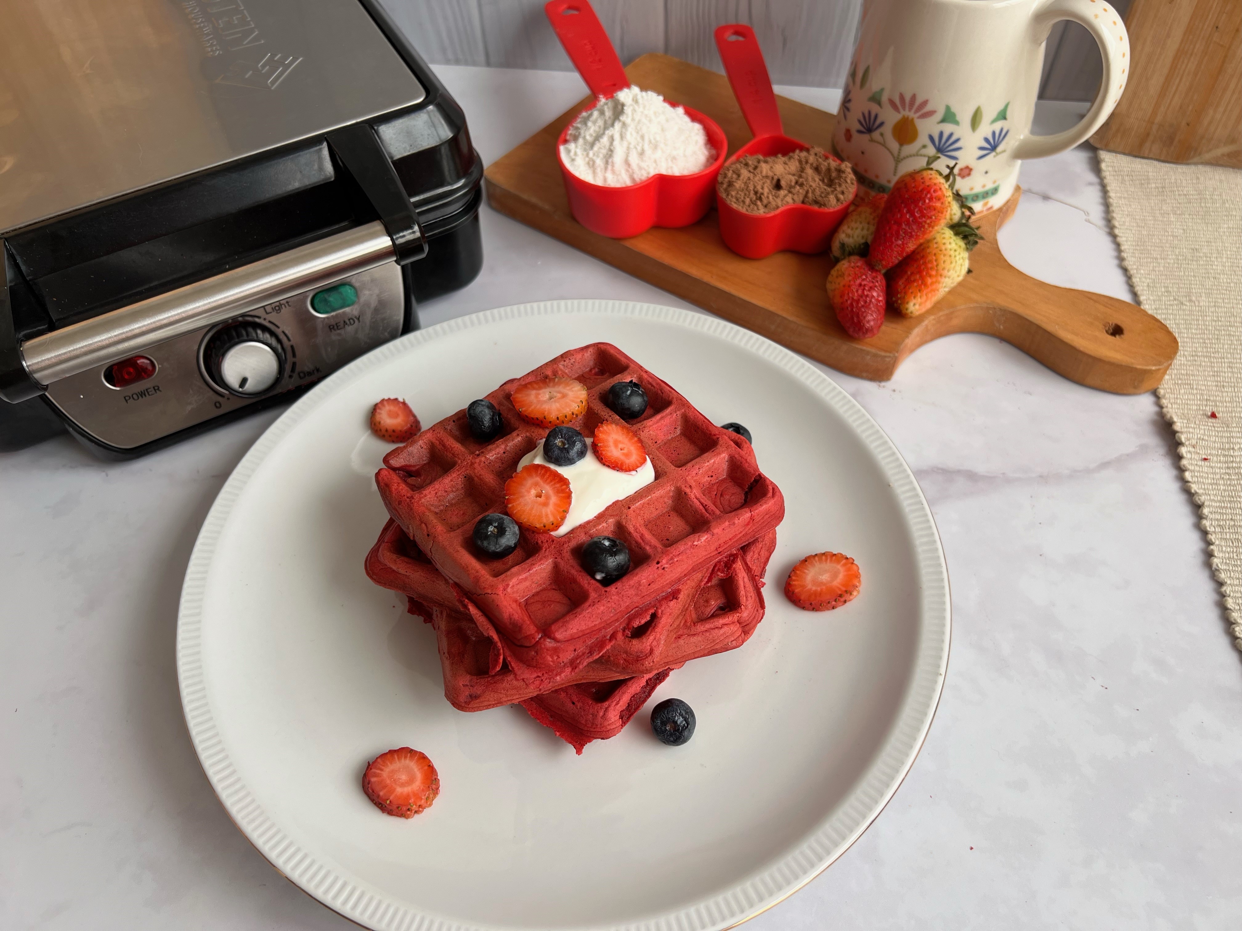 Esta es la receta para preparar “waffles” de red velvet