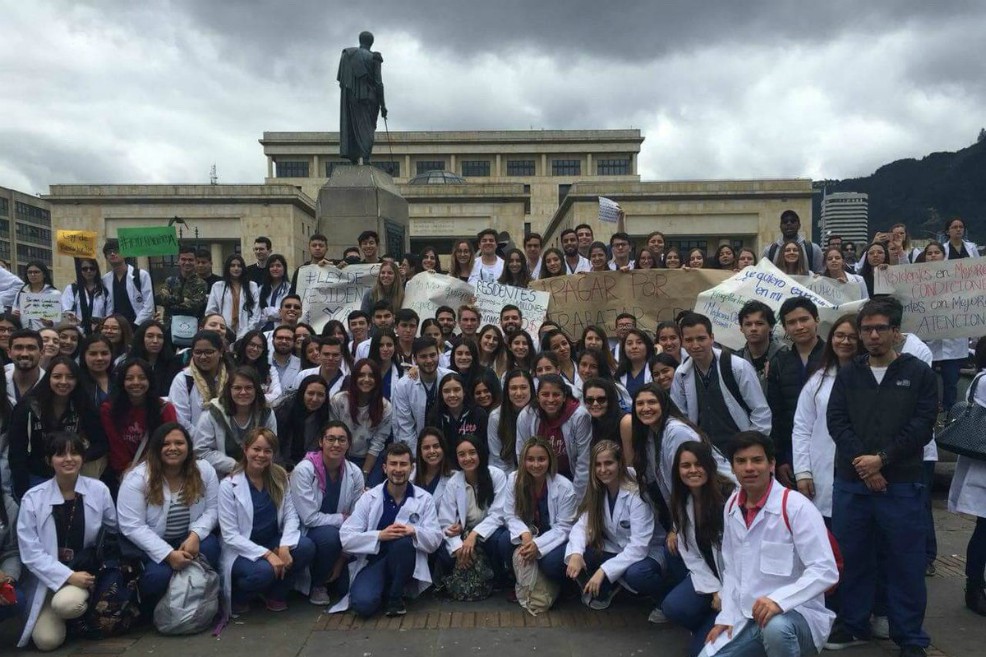 «Hace un rato firmé la ley de residentes»: Minsalud