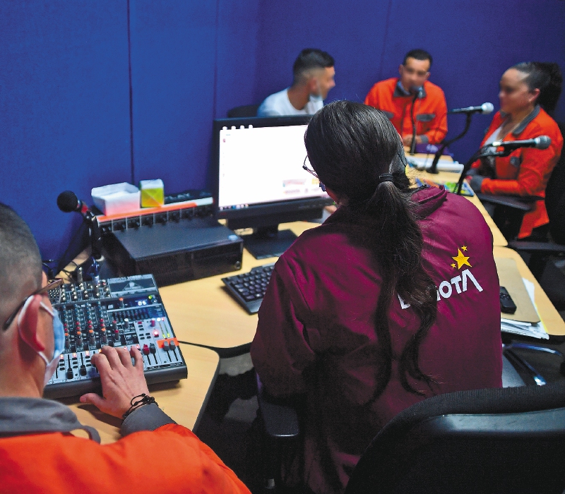 Radio Inquebrantables, las voces tras las rejas en la cárcel Distrital de Bogotá