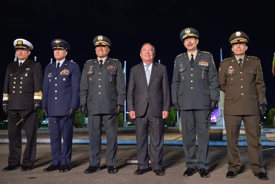 Nueva cúpula de las Fuerzas Armadas en compañía del ministro de Defensa, Guillermo Botero. / Cortesía Ministerio de Defensa