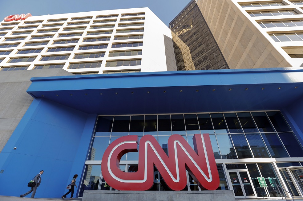 Evacúan oficinas de CNN por amenaza de bomba