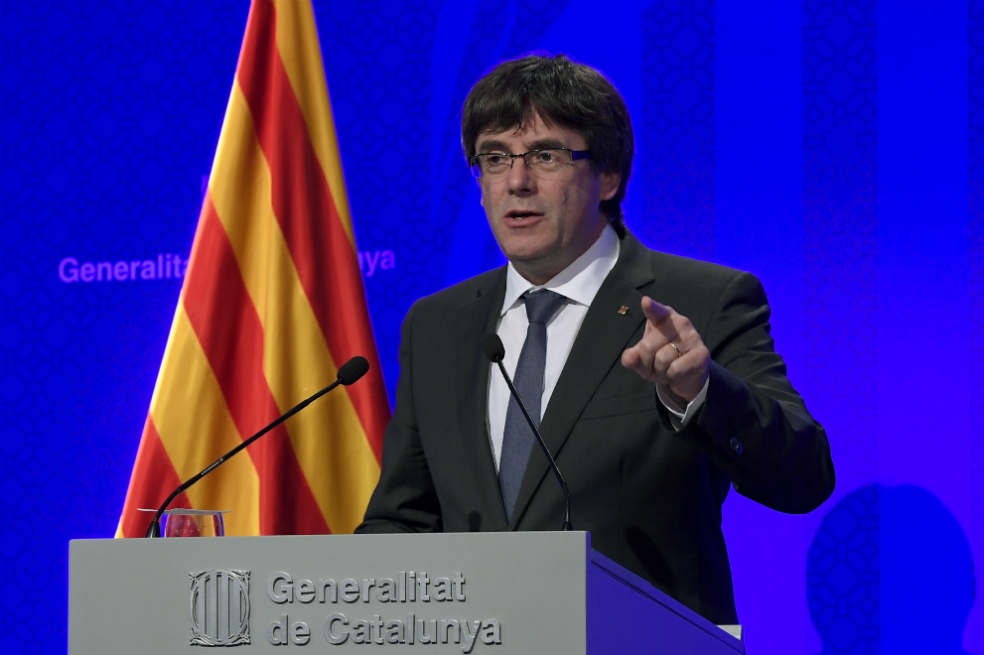 Puigdemont aún puede impedir cese si vuelve legalidad, según Gobierno español