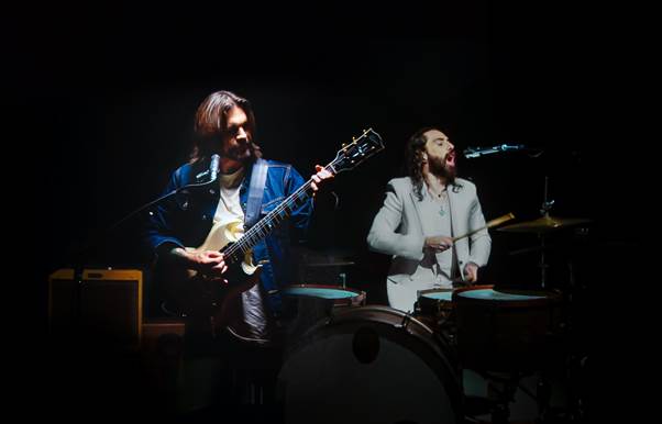 Juanes y Jay de la Cueva reinterpretan el villancico “El niño del tambor”