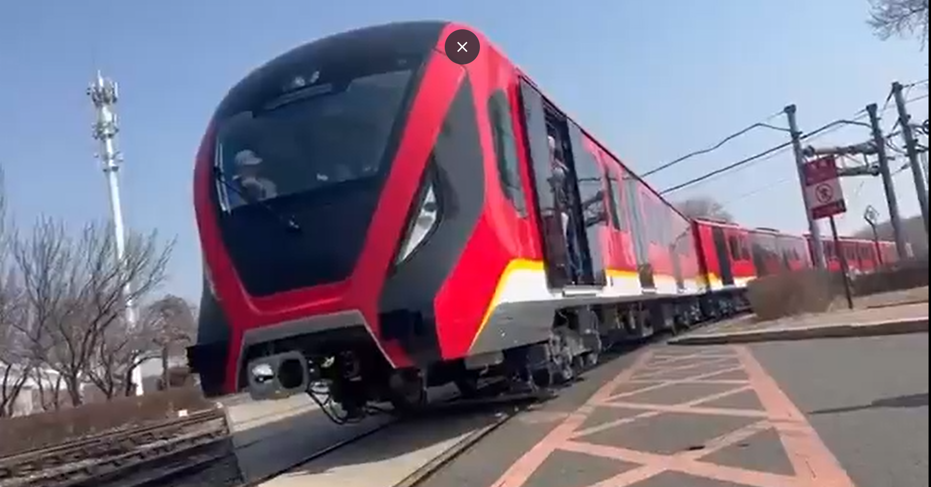 “No es de cartón”, Galán compartió video del primer tren del Metro de Bogotá