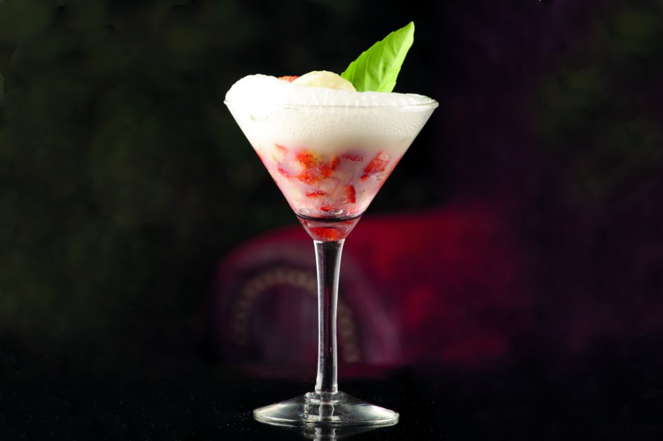 Fresas a la champaña con helado de azafrán