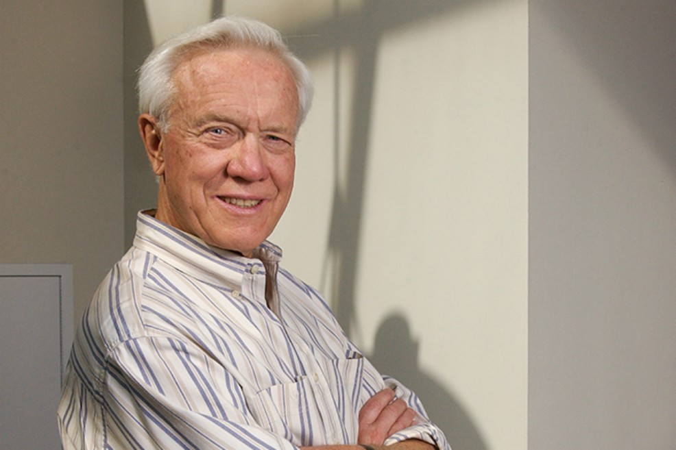 Nilsson fue un científico estadounidense considerado uno de los fundadores de la inteligencia artificial (IA) gracias a sus contribuciones en la investigación, planificación, representación del conocimiento y la robótica.