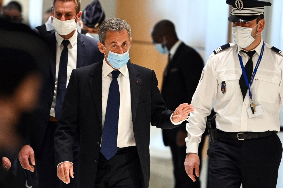 Expresidente francés Nicolas Sarkozy condenado a tres años de cárcel