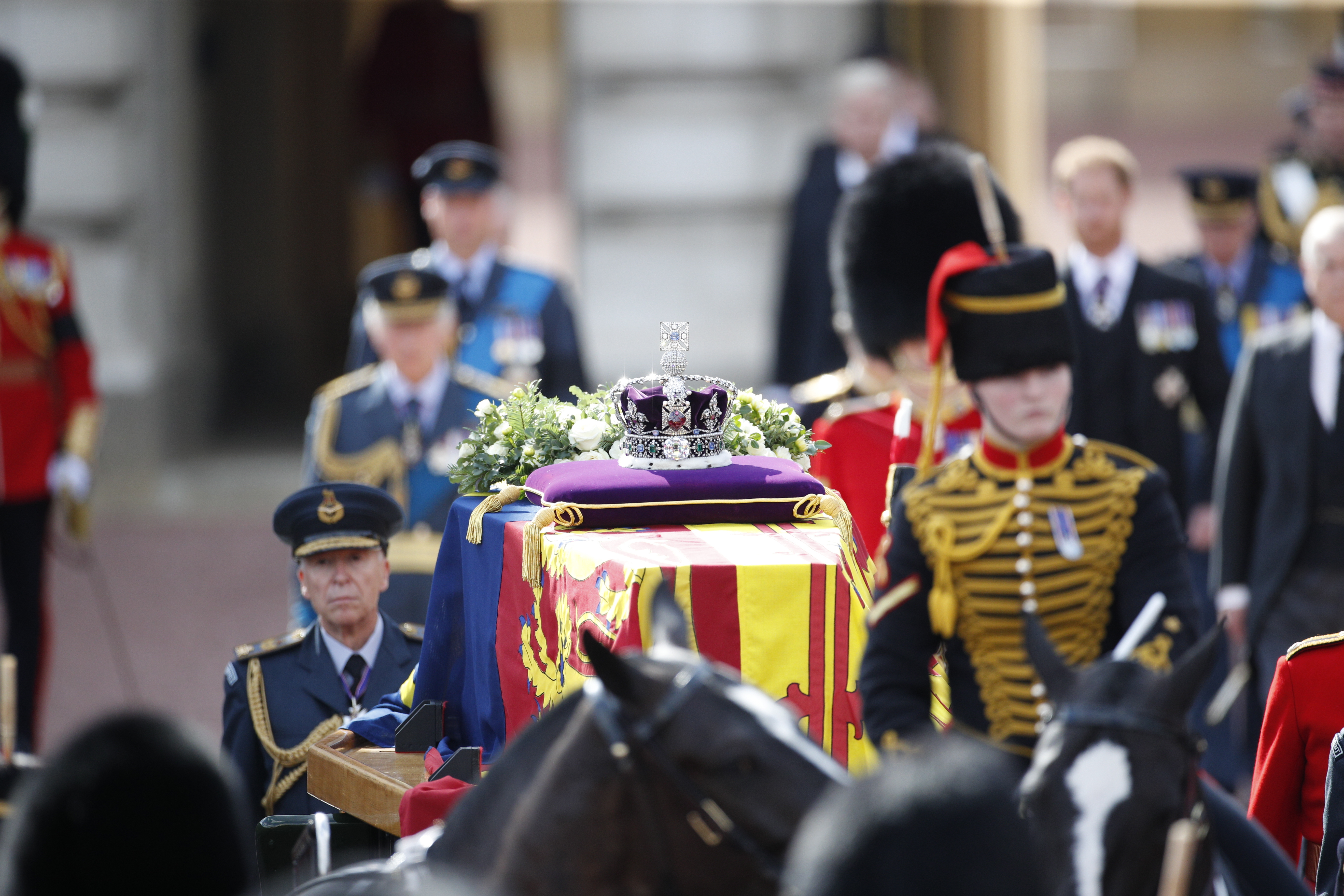Al ritmo de Beethoven y Chopin, el cuerpo de Isabel II llegó a Westminster