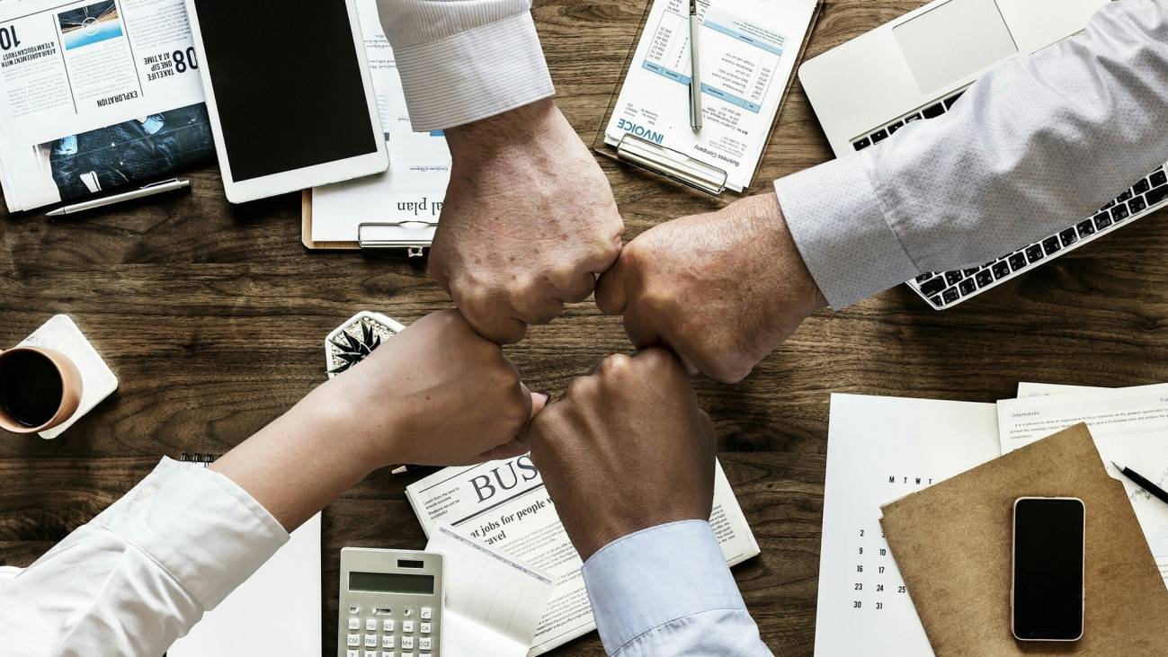 Un estudio concluyó que los buenos líderes son más propensos a ofrecer ayuda