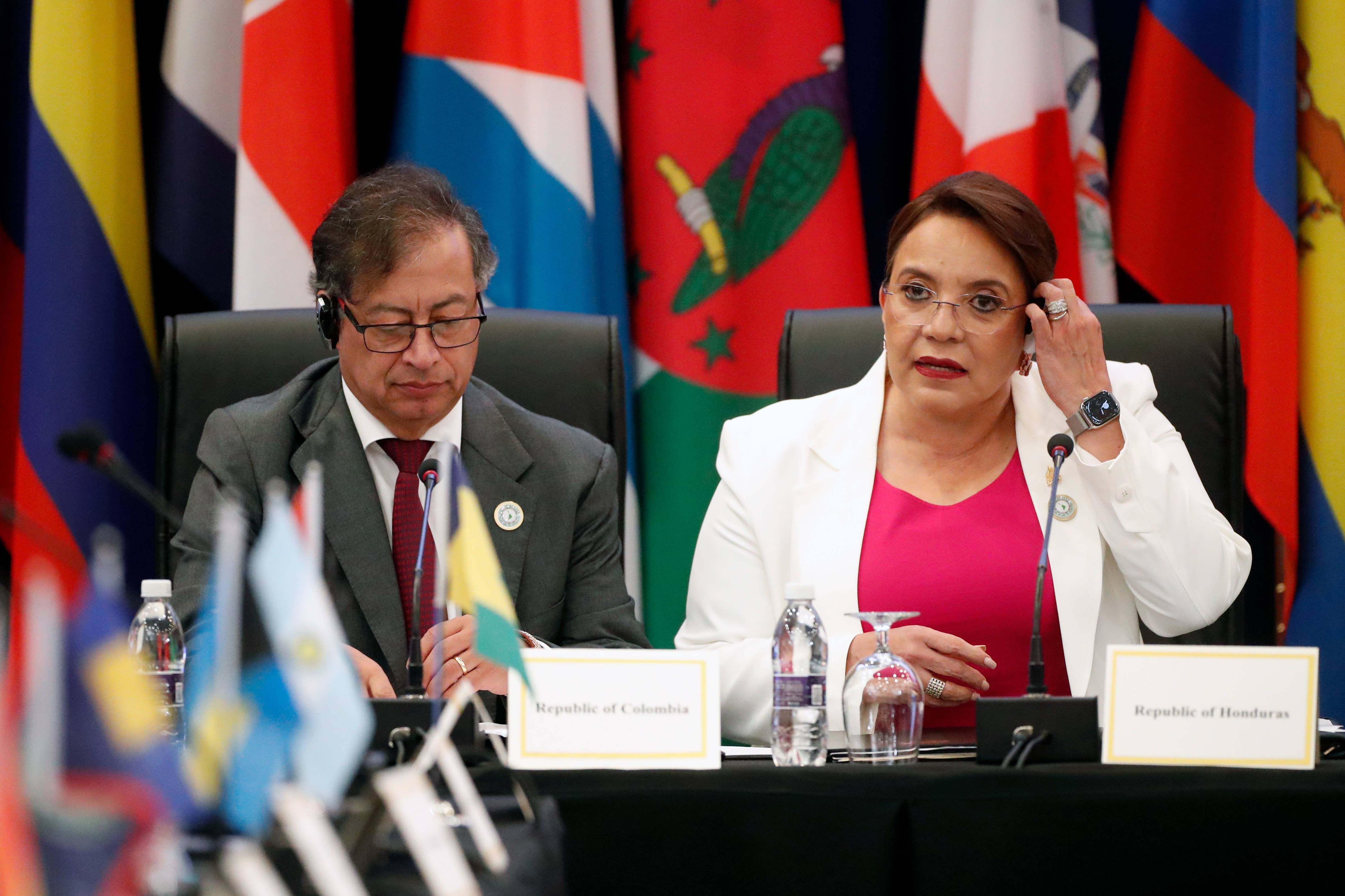 Presidenta de Honduras apoya a Petro y su denuncia sobre supuesto “golpe de Estado”