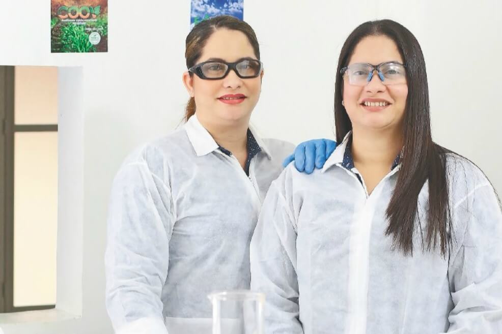 Colombianas crean el “aceite de Dios”, una sustancia que separa el petróleo del agua