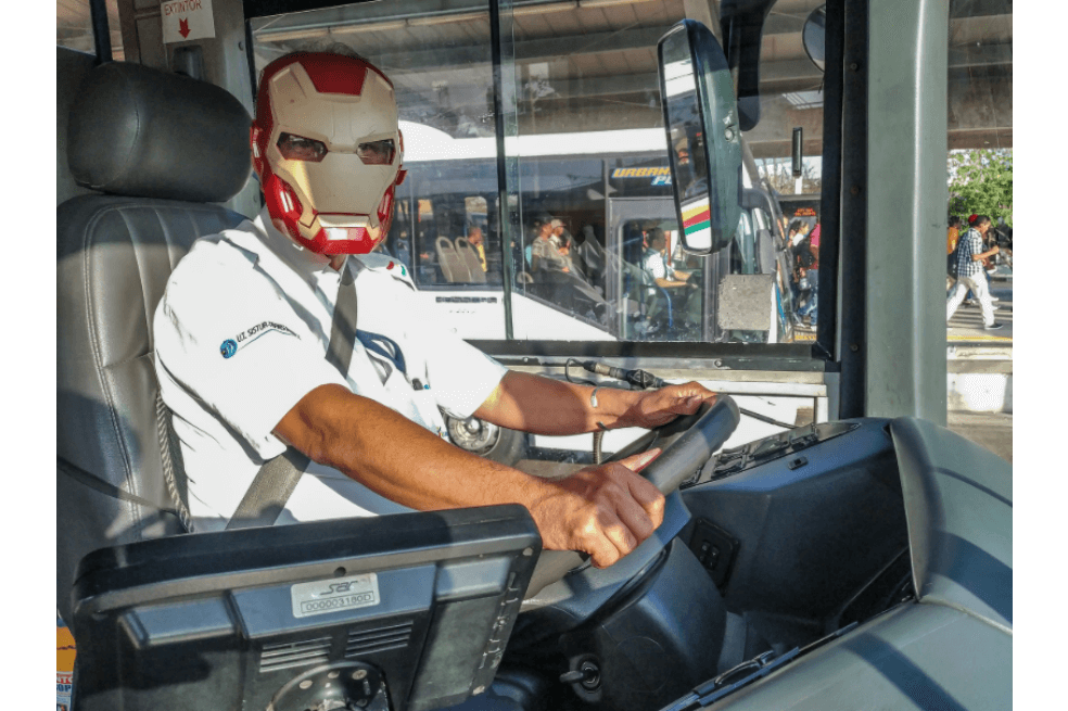 La fiebre de "Avengers" llegó a Barranquilla: conductor trabajó con máscara de Iron Man