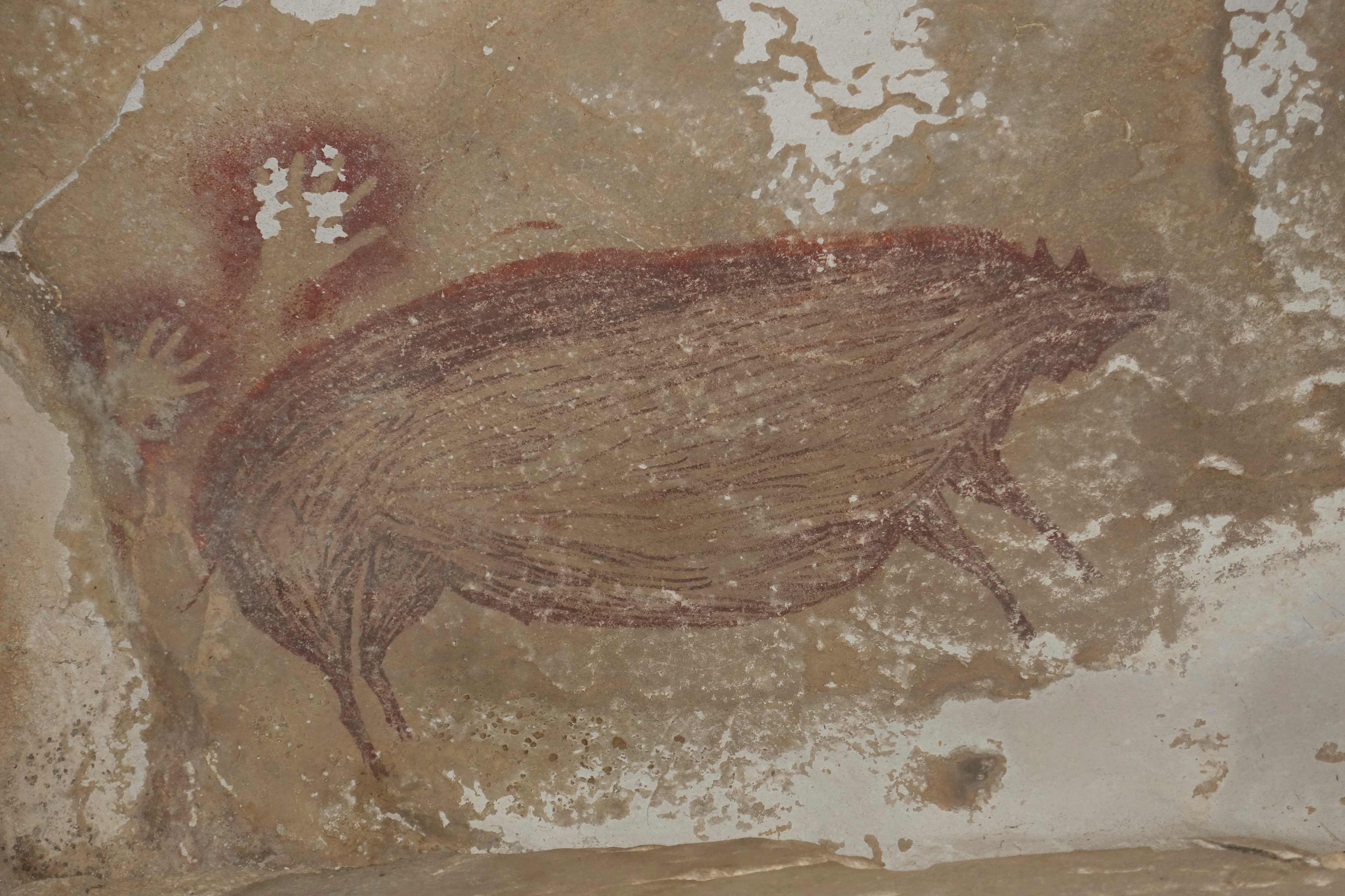 Encuentran la pintura rupestre más antigua del mundo en una cueva de Indonesia