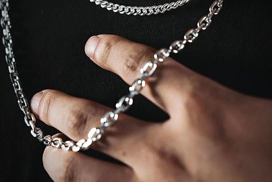 Trucos para limpiar las cadenas de plata y que queden como nuevas
