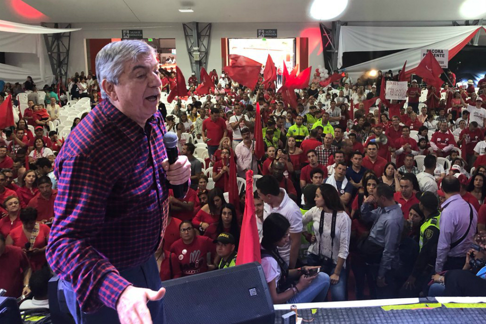 Con duros cuestionamientos a Santos empezó campaña el liberalismo