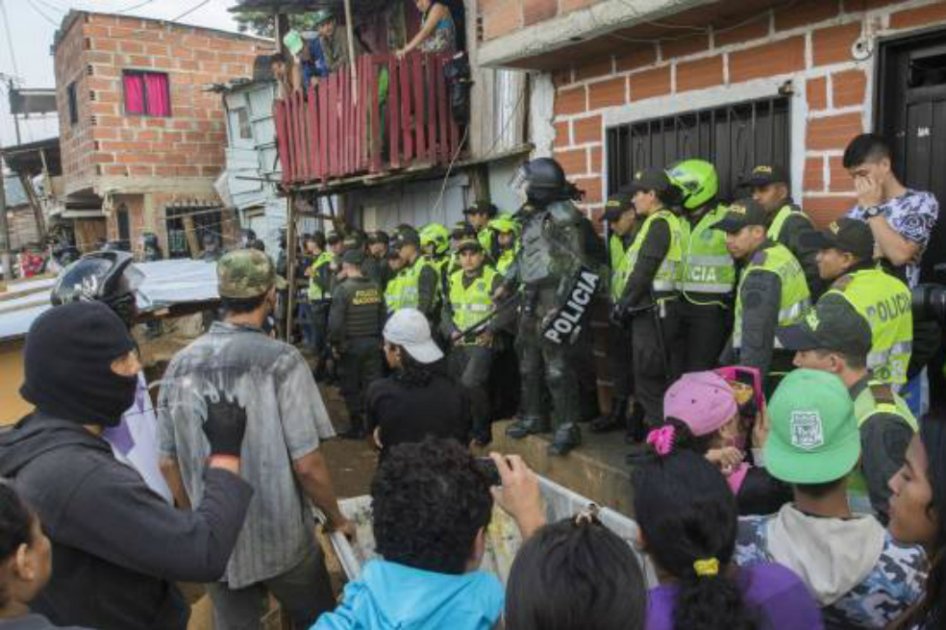 Desalojan 38 familias en el sector de El Oasis en Medellín