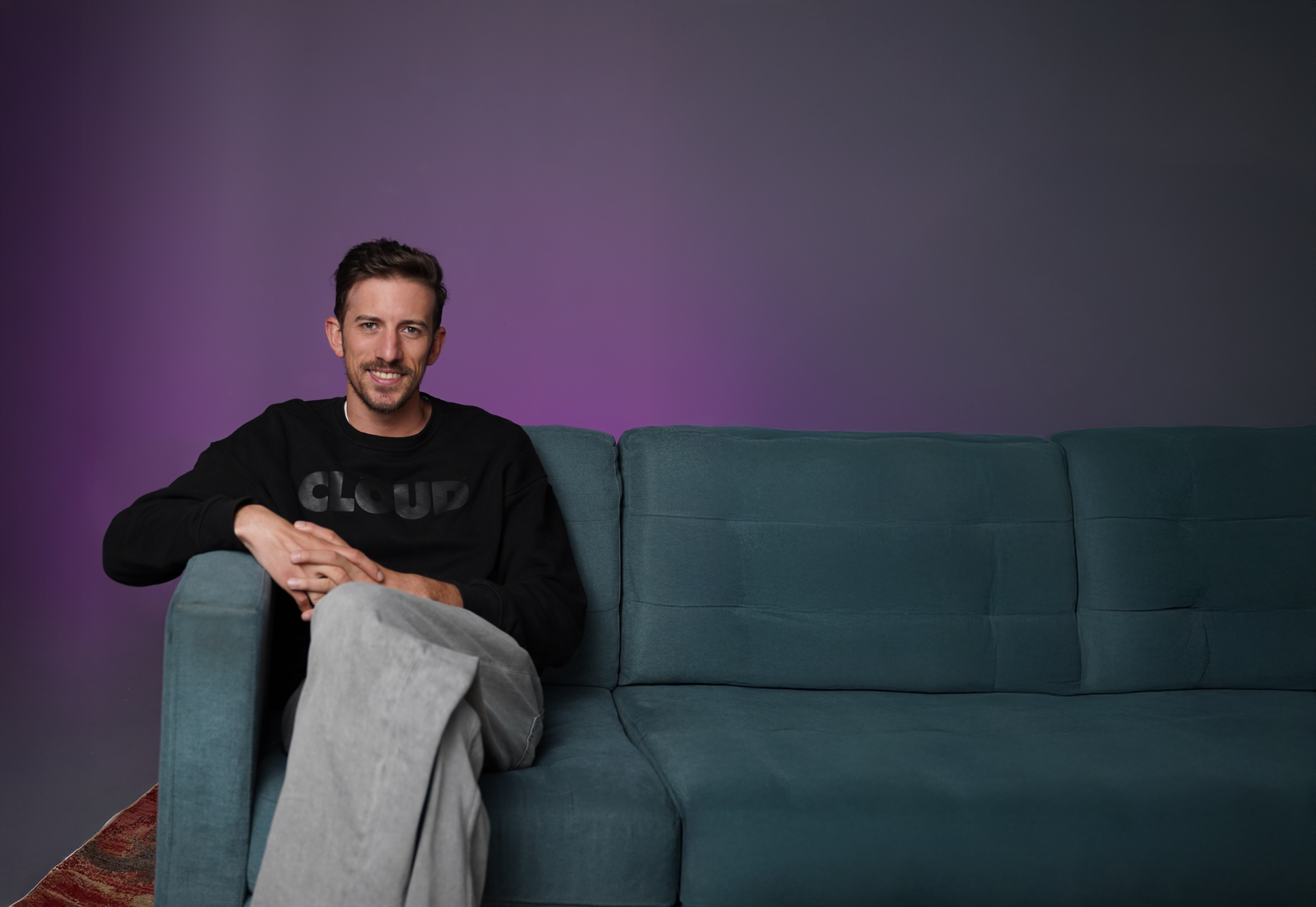 “Vivir con gatos es aceptar que todo en la casa es suyo”, Juan Felipe Londoño
