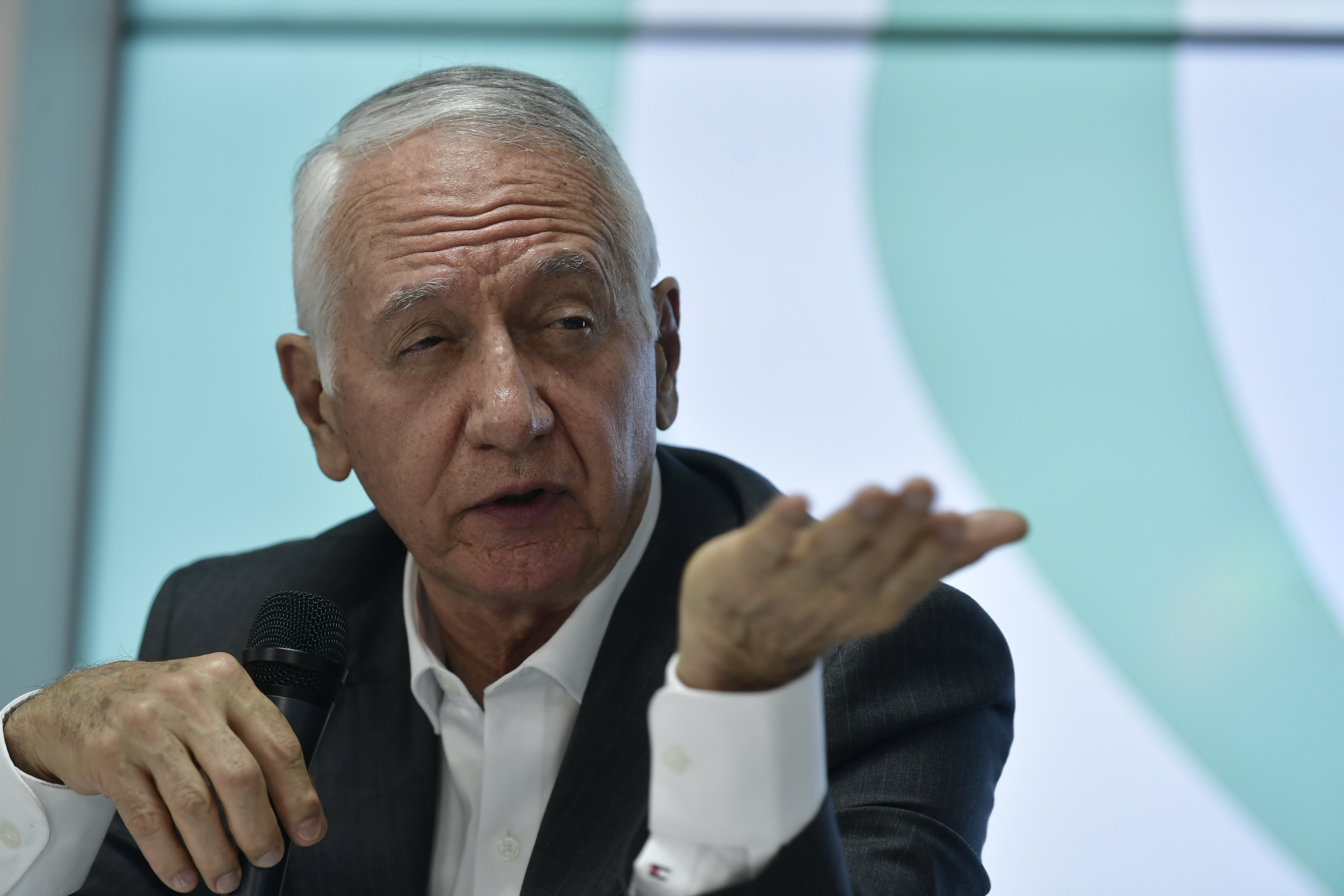 Ministro de Salud, durante una rueda de prensa en Bogotá (Colombia).
