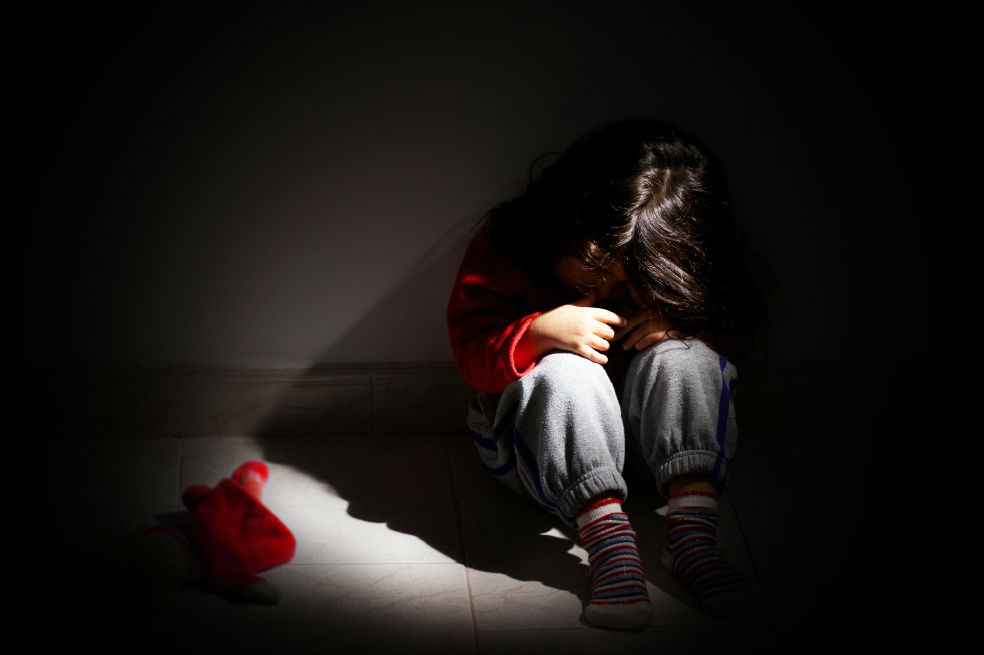 Niños que van a ser adoptados no están obligados a seguir viendo a sus padres biológicos