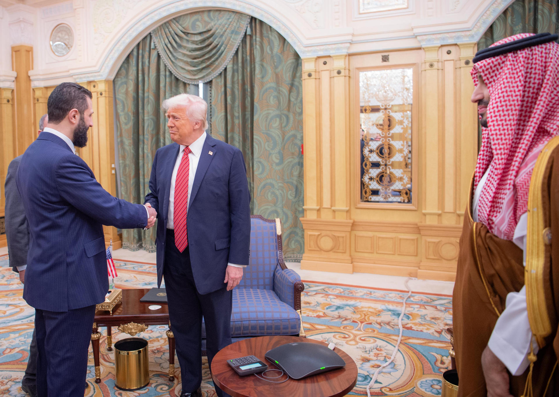 Primera reunión entre presidentes de EE. UU. y Siria en 25 años: Trump y al Sharaa