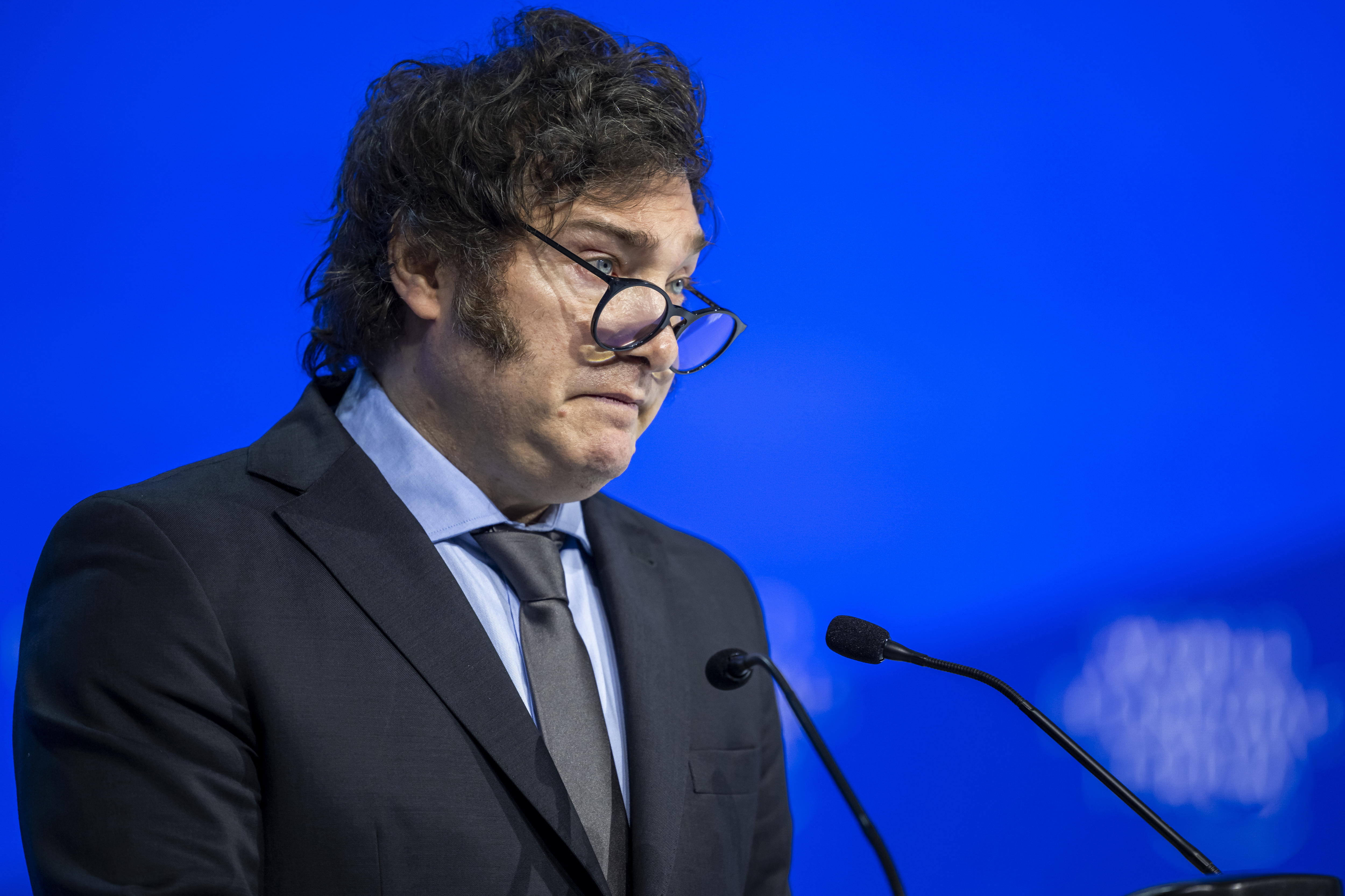 Milei reúne a sus ministros y se prepara para la huelga general de media jornada
