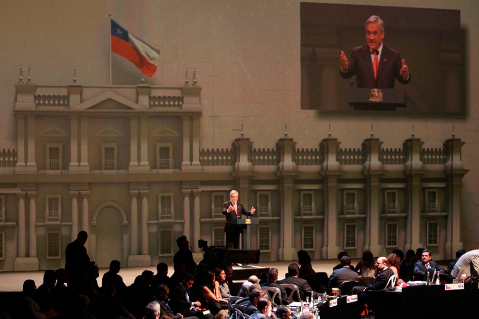 Piñera rinde homenaje a Chávez al inicio de la Cumbre Celac