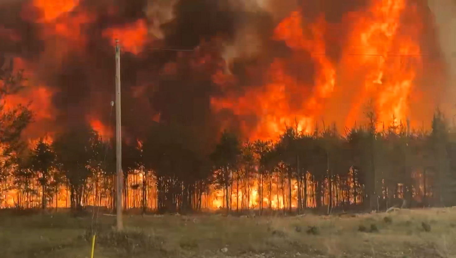Incendios en Canadá: más de 17.000 personas evacuadas y cerca de 134 focos activos