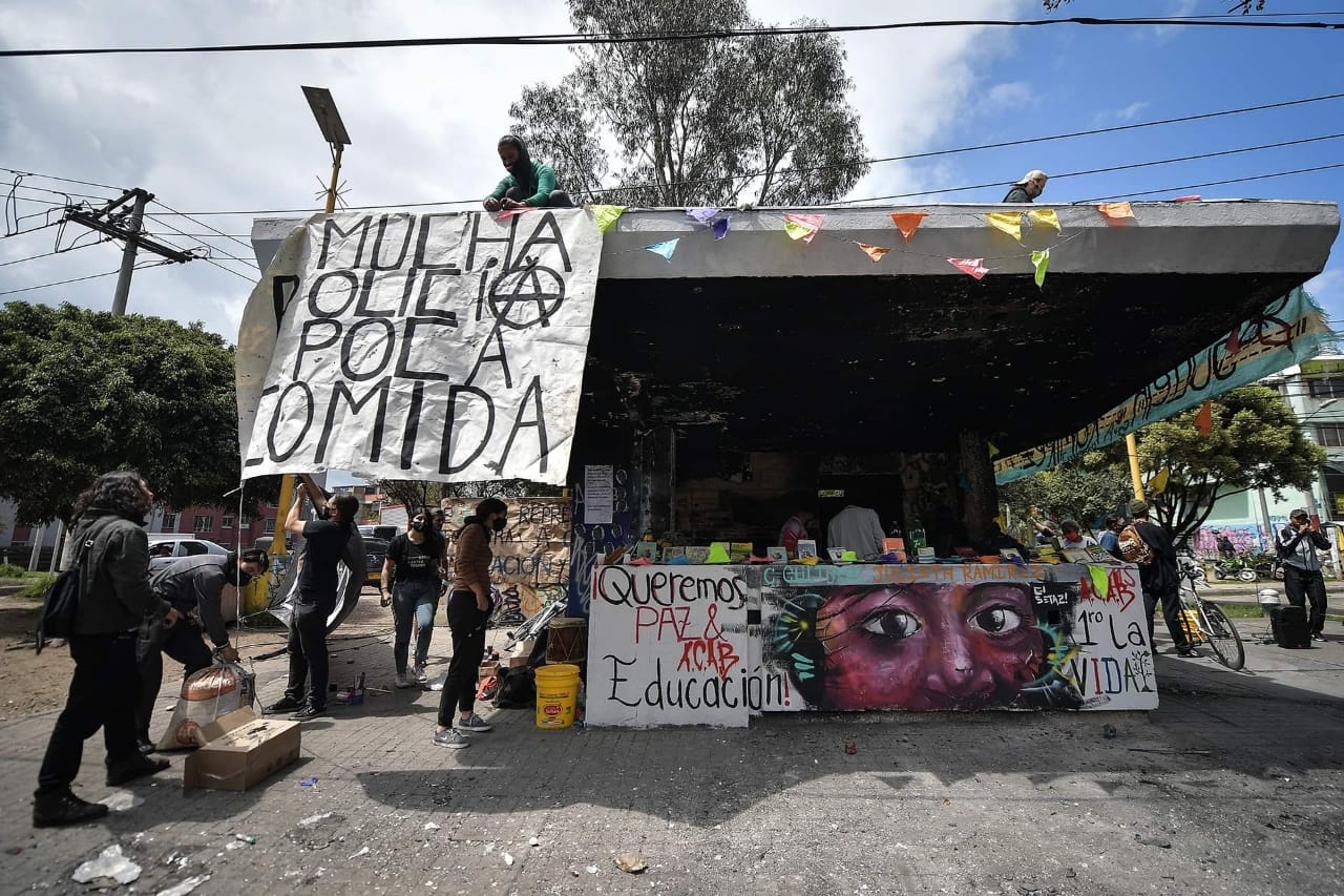 Defensores de derechos humanos piden suspender del cargo al ministro de Defensa