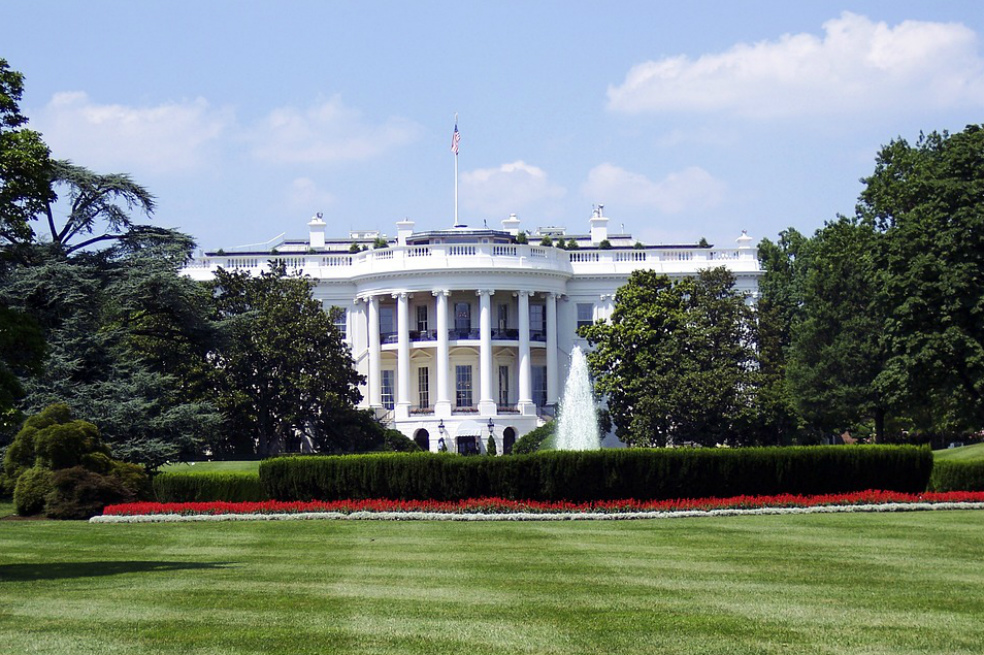 Exfuncionaria de la Casa Blanca revela grabación de su despido