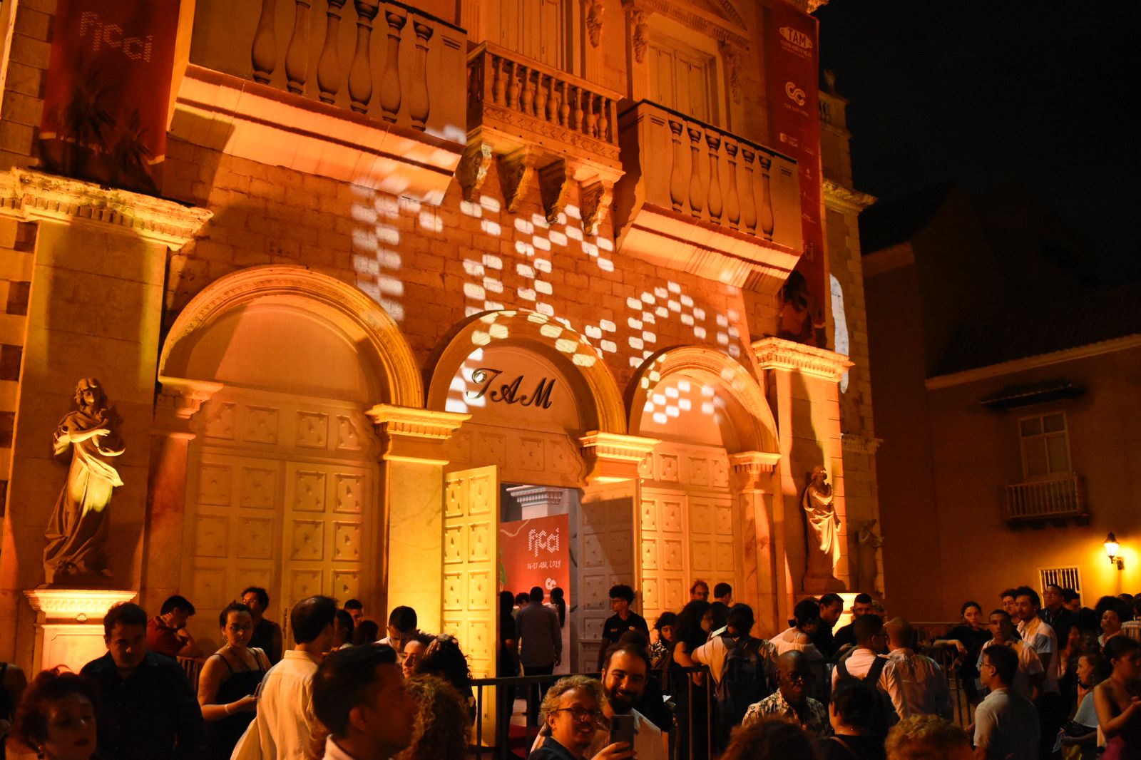 El Teatro Adolfo Mejía fue el sitio elegido para la inauguración.