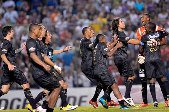 Ecuador sancionó a 21 equipos de fútbol por incumplimientos laborales