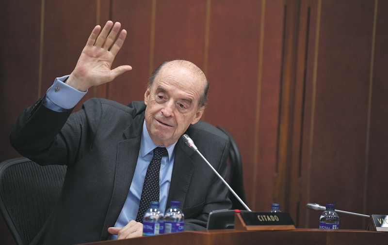 “Lo de hoy no es jurídico, es absolutamente político”: Álvaro Leyva sobre sanción