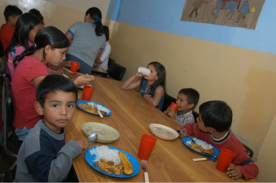 Advierten supuestas irregularidades en programa de alimentación escolar en Santander