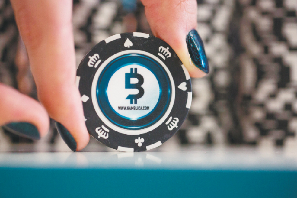 Bitcoin toca fondo y repunta hasta US$15.000