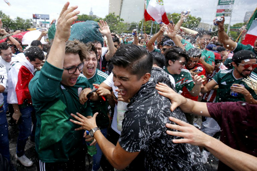 FIFA investiga cantos de hinchas mexicanos contra Neuer