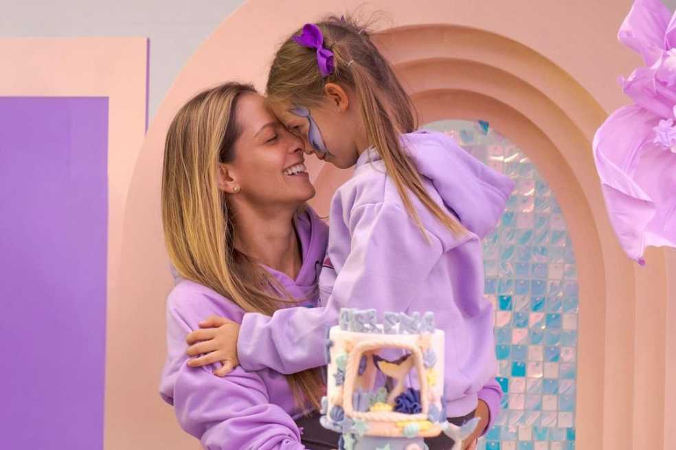 Le heredó el talento a la mamá: así le fue a la hija de Laura Acuña presentando