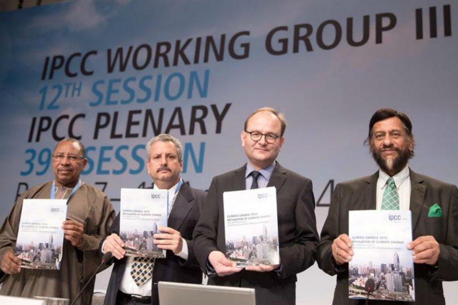 Youba Sokona, Ramón Pichs Madruga, Ottmar Edenhofer y Rajendra Pachauri presenta en Berlín la última fase del Quinto Informe de Evaluación sobre cambio climático de la ONU.