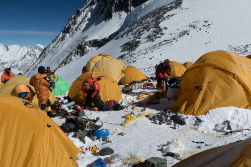 El monte Everest, un basurero a gran altitud