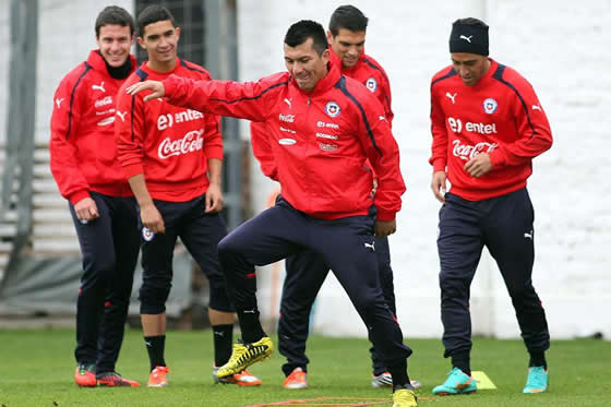 Chile prepara con hermetismo el partido contra Argentina