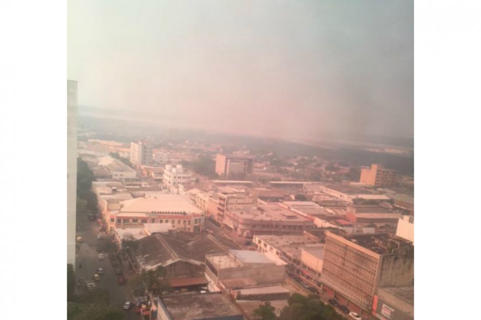 Vuelve nube de humo en Barranquilla por quemas en Isla Salamanca