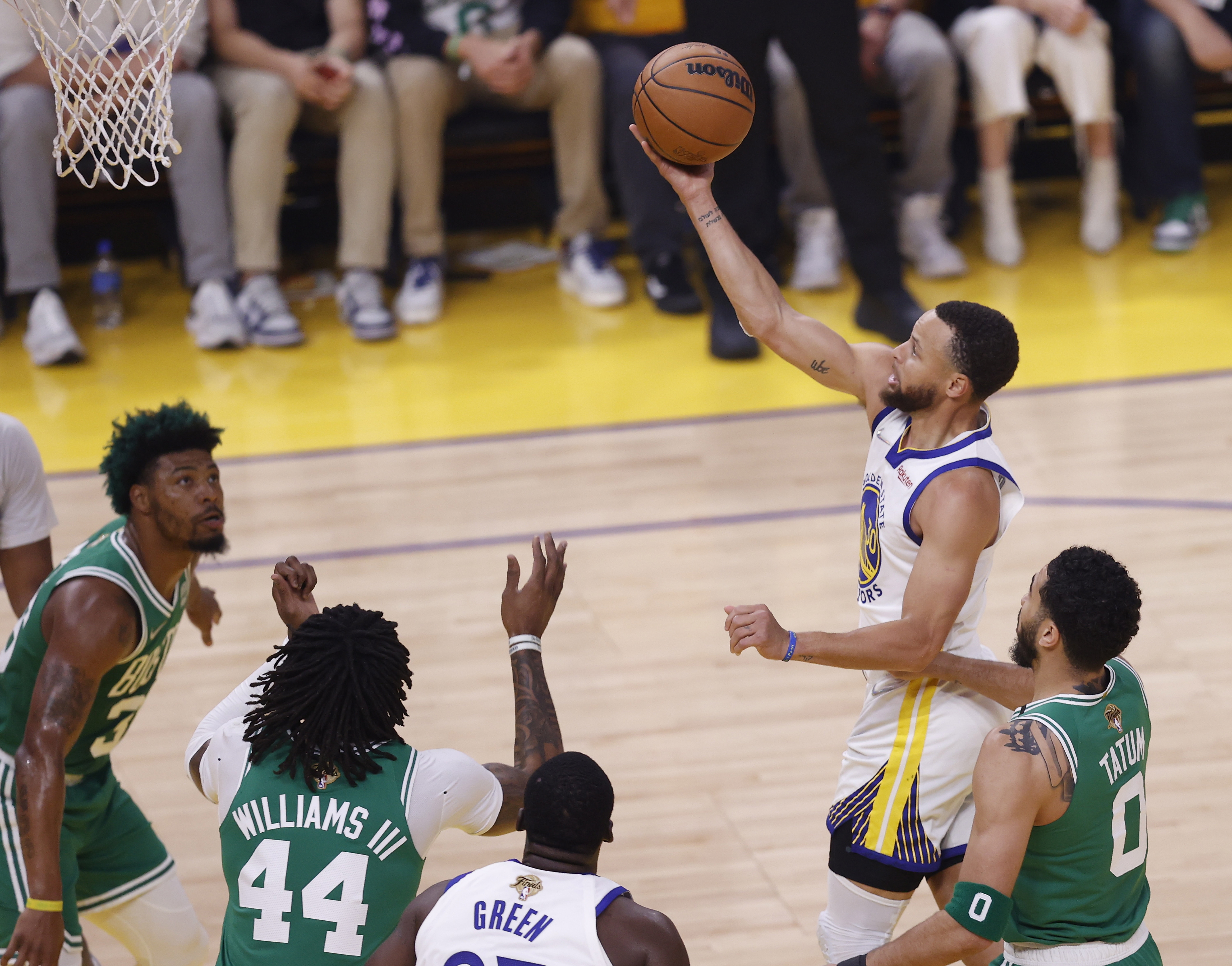 Con la serie empatada 2-2 la final de la NBA vuelve a San Francisco