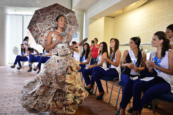 Las 21 candidatas visitan la Fundación Juan Felipe Gómez Escobar