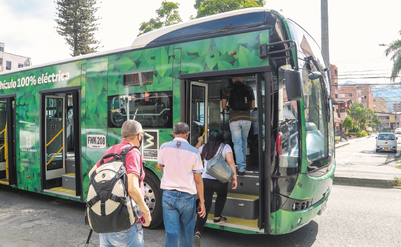 Transformar el transporte público, el reto en Medellín y Cali