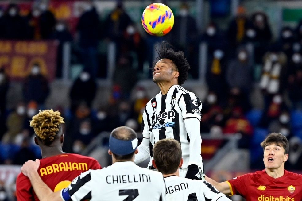 Con Cuadrado de titular, Juventus le ganó a la Roma en un partido de siete goles