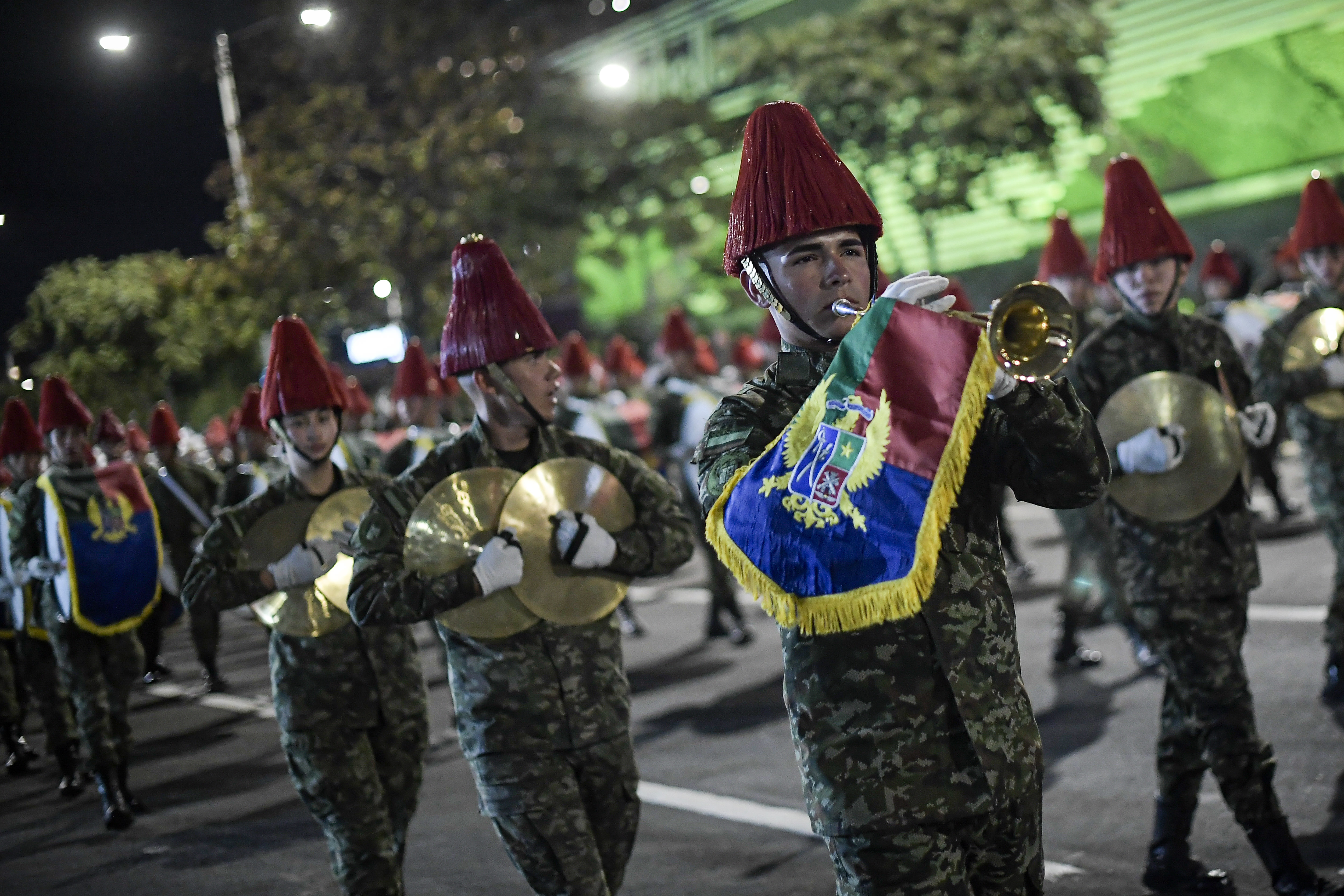 En la noche del jueves y viernes, las Fuerzas Militares y de Policía realizaron los ensayos del tradicional desfile del 20 de julio, con motivo de los 215 años de independencia de Colombia.