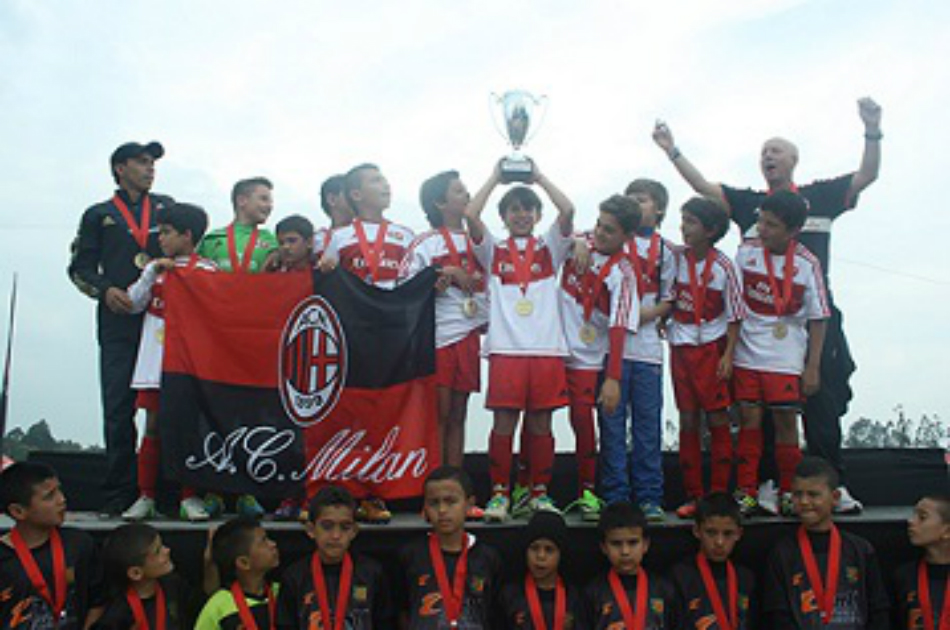 Milan de Italia abre campamentos juveniles en Colombia