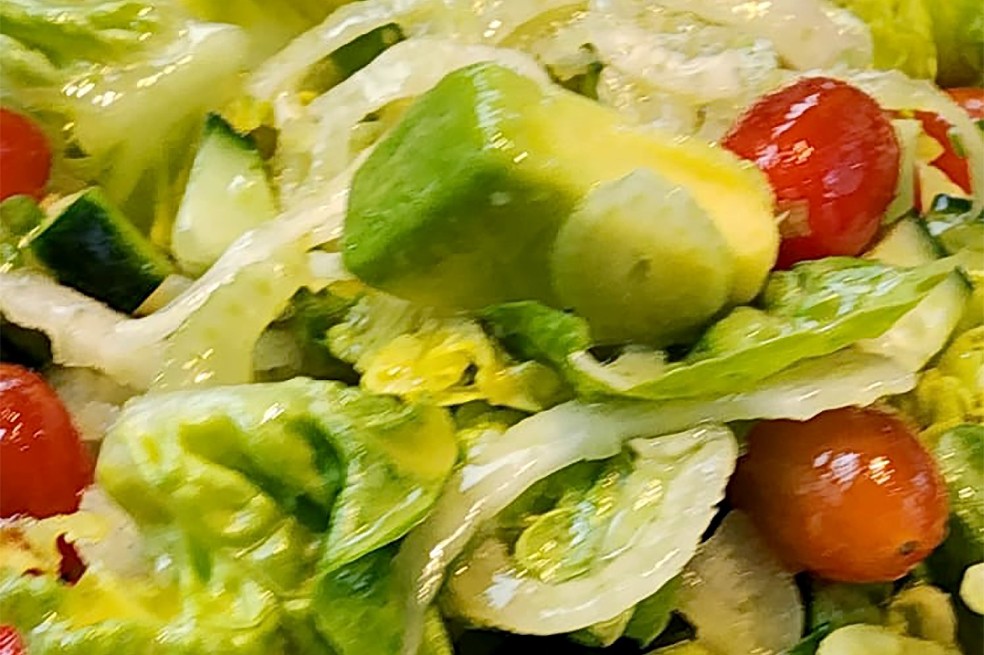 Receta para preparar ensalada de cogollos con vinagreta de miel mostaza y maracuyá