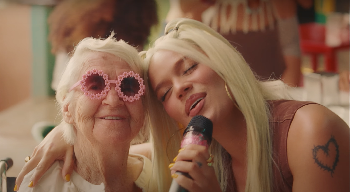 Karol G tuvo noble gesto con Inesita, abuela influencer: le cumplió varios sueños