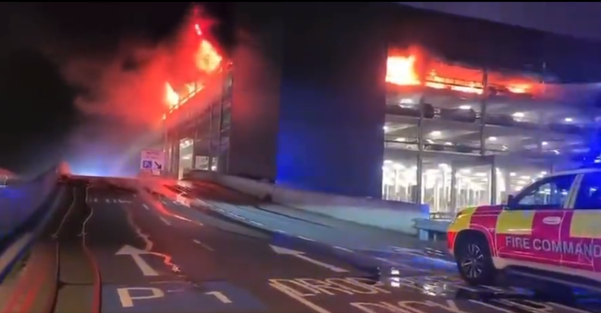 Un gran incendio en aeropuerto de Londres obliga a suspender todos los vuelos
