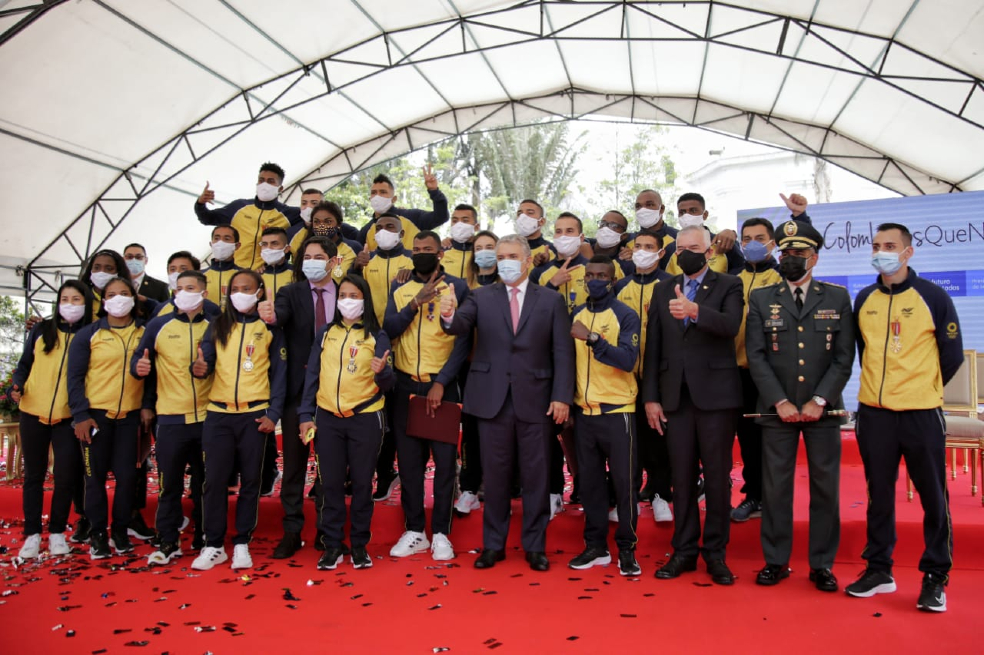 El presidente Iván Duque condecoró a atletas que estuvieron en Tokio 2020